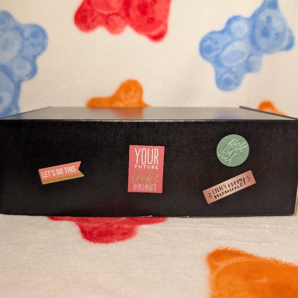 Assorted Wedding Items - Picture 7 of 7